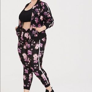 FLORAL SIDE STRIPE ACTIVE SUIT